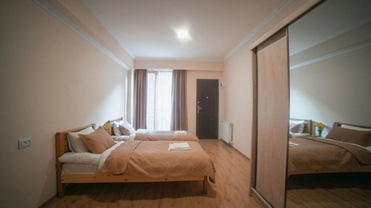 Hotel Сурами Экстерьер фото