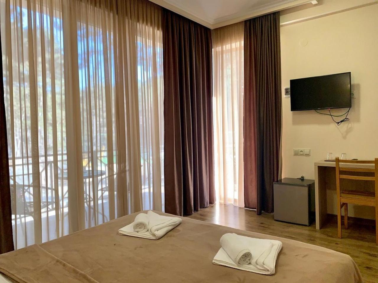 Hotel Сурами Экстерьер фото